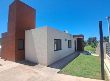 Casa · 178m² · 4 Ambientes · Casa y Dpto Pileta en Villa Sta Cruz del Lago