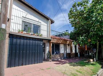 Casa · 215m² · 6 Ambientes · 2 Cocheras · Casa en Venta Lavallol 3 Casas en 1
