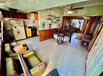 Casa · 200m² · 6 Ambientes · Chalet 5 Dorm. en Castelar a Refaccionar