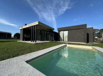 Casa · 180m² · 4 Ambientes · Casa Rumenco Joven