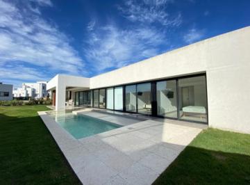 Casa · 210m² · 5 Ambientes · Casa en Alquiler