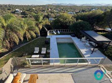 Casa · 680m² · 8 Ambientes · 4 Cocheras · Exclusiva Casa Inteligente en Cuatro Hojas de 5 Dorm. – 680 m² de Confort, Diseño y Tecnología
