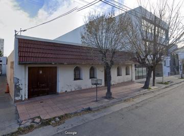 Casa de 5 ambientes, Trelew · Casa 4 Dorm. en Centro de La Ciudad Lote de 525 m²