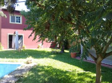 Casa de 3 ambientes, Granadero Baigorria · Oportunidad - Alquiler - Casa con Quincho y Pileta