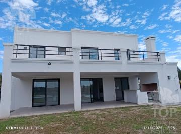 Casa · 181m² · 5 Ambientes · 1 Cochera · Casa a La Laguna, Amplia Vista.