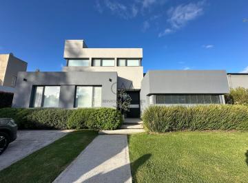 Casa · 186m² · 5 Ambientes · Casa en Venta en Rumenco
