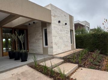 Casa de 7 ambientes, Chacras de Coria · Casa en Venta – Barrio Privado Las Candelas II – Chacras de Coria – 800 m²