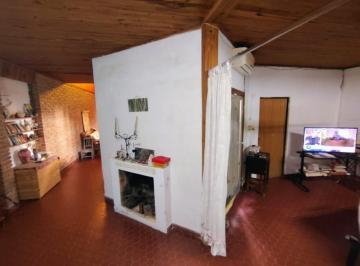 Casa · 210m² · 10 Ambientes · 1 Cochera · Casa con Gran Terreno Barrio Fomento 9 de Julio