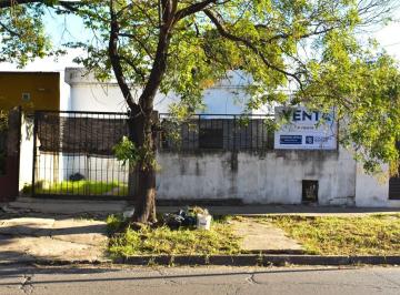 Casa · 90m² · 4 Ambientes · 1 Cochera · Casa con Local – 4 Ambientes + Espacio Comercial – Lanús