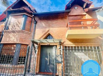 Casa · 200m² · 4 Ambientes · 2 Cocheras · Casa 5 Amb. en Venta Haedo Chico