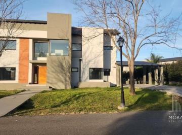 Casa · 240m² · 5 Ambientes · Venta Casa Pilar