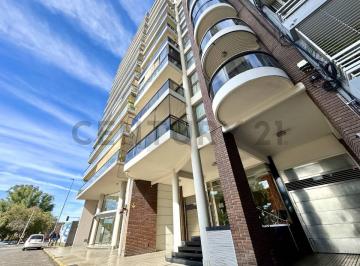 Departamento · 180m² · 5 Ambientes · 2 Cocheras · Piso Exclusivo con Vista Plena Al Río – 3 Dorm., 2 Cocheras, Quincho y Más
