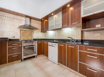 Casa · 214m² · 8 Ambientes · Venta/permuta - Casa de 3 Dorm. con Cochera Quincho. Echesortu, Rosario.