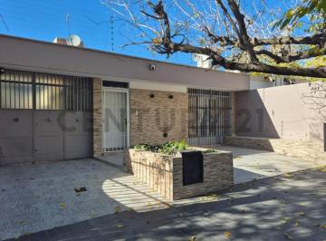 Casa · 100m² · 2 Dormitorios · 1 Cochera · ¡Oportunidad en Barrio Santa Ana, Guaymallén!