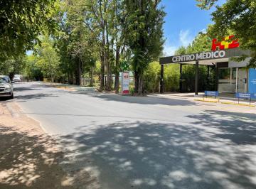 Casa · 240m² · 3 Dormitorios · 4 Cocheras · Casa en Venta con Excelente Ubicación en Chacras de Coria