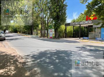 Casa · 240m² · 3 Dormitorios · 4 Cocheras · Casa en Venta con Excelente Ubicación en Chacras de Coria
