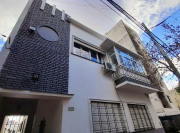 Departamento · 40m² · 2 Ambientes · Florida Mitre - Excelente Ubicación - PH Planta Baja 2 Amb con Patio!