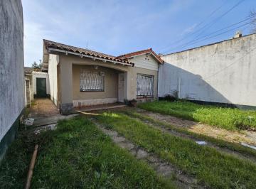 Casa · 80m² · 3 Ambientes · 1 Cochera · Casa 3 Amb a Reciclar con Terreno de 322 m² en Guido y García, Carapachay