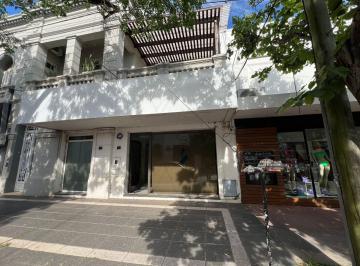 Local comercial · 135m² · Local a m Plaza 25 de Mayo