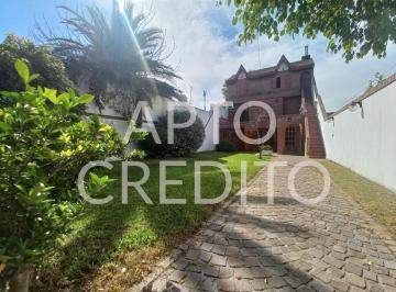 Casa · 258m² · 6 Ambientes · 3 Cocheras · Casa en Lomas de Zamora Este Sobre Lote de 338 2 Totales con Departamento de 3 Amb Independiente