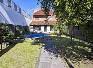 Casa · 300m² · 6 Ambientes · 4 Cocheras · Venta Casa 5 Ambientes con Parque y Pileta en La Plata