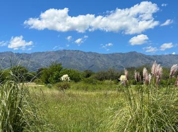 Terreno , Villa de Las Rosas · Terreno de 2550 m² con Una Espectaculares Vistas a Las Sierra.