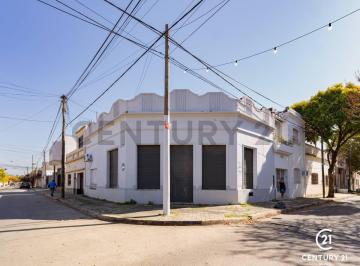 Casa · 190m² · 6 Ambientes · 1 Cochera · Venta Casa Frente 3 Dorm., Cochera, Salón Comercial. Rosario