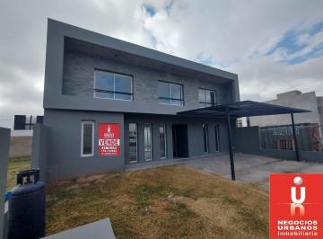 Casa de 8 ambientes, Córdoba · Venta Bº Rincones de Manantiales Casa 3 Dorm. Mza 20 Lote 15