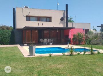 Casa · 120m² · 4 Ambientes · 1 Cochera · Casa 3 Dorm. Jardín y Piscina - Cantegril - Funes | Alquiler
