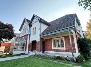 Casa · 450m² · 5 Ambientes · Venta Casa 7 Ambientes Estilo Alemán Pileta Martínez