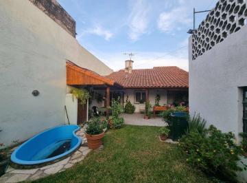 Casa · 184m² · 4 Ambientes · 1 Cochera · Venta Casa 4 Ambientes Villa Lynch Patio Cochera