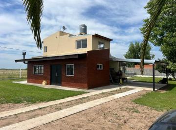 Casa · 130m² · 4 Ambientes · 2 Cocheras · Venta Casa 4 Ambientes en Barrio Cerrado