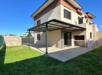 Casa · 80m² · 3 Ambientes · 1 Cochera · Dúplex en Venta - 2 Dorm. 2 Cocheras y 2 Baños - 112 m² Totales - Manuel B Gonnet