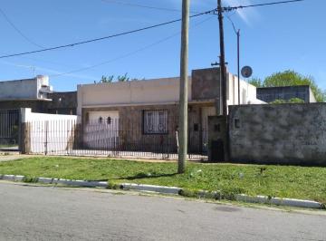 Casa · 100m² · 4 Ambientes · 1 Cochera · Casa en Venta - 2 Dorm. 1 Baño - Cochera - 300 m² - La Plata