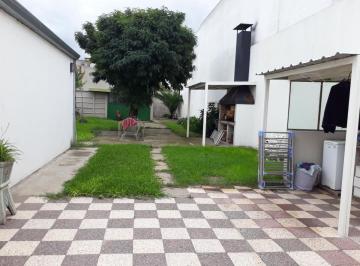 Casa · 150m² · 5 Ambientes · 2 Cocheras · Casa en Venta - 3 Dorm. 3 Baños - Cochera - 160 m² - La Plata