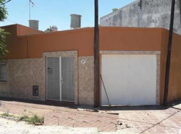 Casa · 75m² · 4 Ambientes · 1 Cochera · Casa en Venta - 3 Dorm. 1 Baño - 108 m² - La Plata