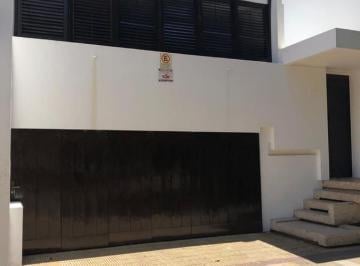 Casa · 180m² · 7 Ambientes · 2 Cocheras · Casa en Venta - 5 Dorm. 4 Baños 2 Cochera - 220 m 2 Totales - La Plata