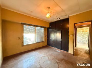 Casa · 270m² · 7 Ambientes · 1 Cochera · Casa en Venta - 5 Dorm. 3 Baños - Local - Cochera - 500 m² - Gambier, La Plata
