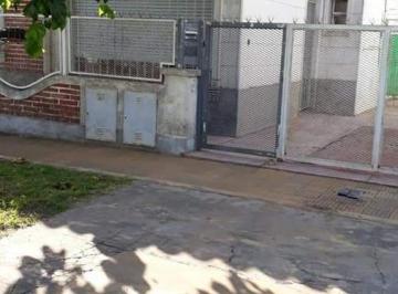 Casa · 154m² · 6 Ambientes · 1 Cochera · Casa en Venta - 3 Dorm. 2 Baños - Cochera - 350 m² - La Plata