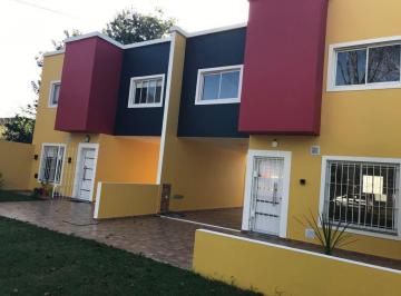 Casa · 81m² · 4 Ambientes · 1 Cochera · Dúplex en Venta - 3 Dorm. 1 Baño - 100 m² - Santa Teresita