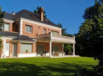 Casa · 400m² · 10 Ambientes · Casa Venta - 5 Dorm. 5 Baños - 2400 m² Totales - Abril Club de Campo