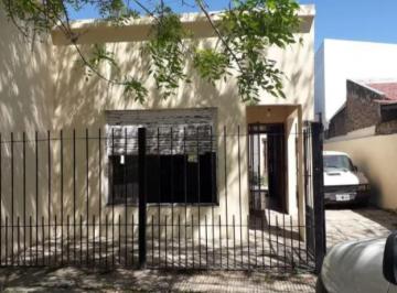 Casa · 100m² · 4 Ambientes · 1 Cochera · Casa en Venta - 2 Dorm. - 1 Baño - Cochera - La Plata