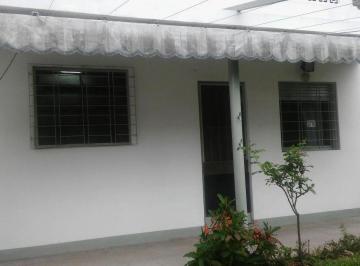 Casa · 120m² · 3 Ambientes · 1 Cochera · Casa Venta - 2 Dorm. 1 Baño - 200 m² Totales - Loma Hermosa