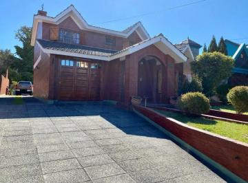 Casa · 180m² · 5 Ambientes · 7 Cocheras · Casa en Venta - 4 Dorm. 3 Baños - Cochera - 600 m² - Mar de Ajó