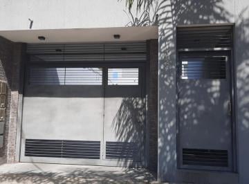 Casa · 80m² · 3 Ambientes · 1 Cochera · PH en Venta - 2 Dorm. 2 Baños - Cochera - 80 m² - San Carlos, La Plata