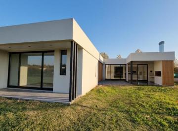 Casa · 228m² · 7 Ambientes · 2 Cocheras · Casa Venta en Venta - 3 Dorm. 2 Baños - 228 m² - Haras del Sur II