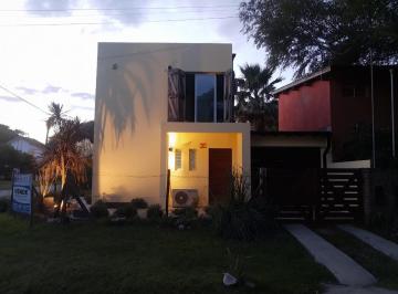 Casa · 110m² · 3 Ambientes · 1 Cochera · Cas en Venta - 3 Dorm. 2 Baños - 110 m² - Mar del Plata