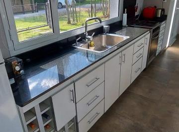 Casa · 57m² · 2 Ambientes · Casa en Venta - 1 Dormitorio 1 Baño - 80 m² - Azul