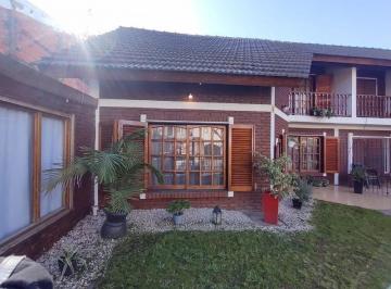 PH · 140m² · 4 Ambientes · 1 Cochera · PH en Venta - 3 Dorm. 1 Baño - 140 m² - Ituzaingó