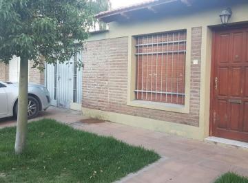 Casa · 110m² · 4 Ambientes · 1 Cochera · Casa en Venta - 3 Dorm. 1 Baño - 110 m² - Bahia Blanca